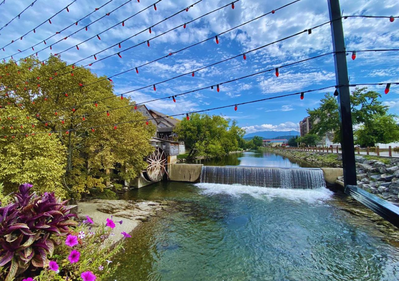 Relaxing Condo On The River - New Air Hockey Table Pigeon Forge Exterior foto
