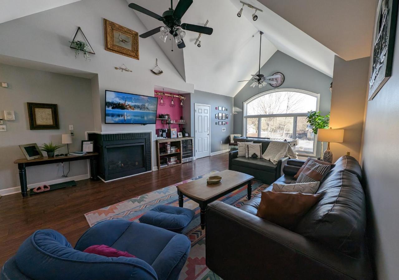 Relaxing Condo On The River - New Air Hockey Table Pigeon Forge Exterior foto
